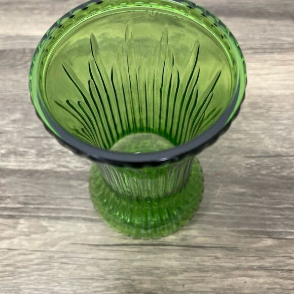 Vintage E.O. Brody Co. Emereld Green Glass Vase 6” - Picture 3 of 9